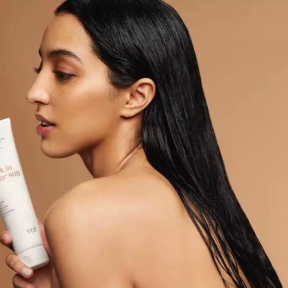 Voir | A Walk in the Sun | Inside Out Moisturizing & Repairing HAIR Masque - Picture 5 of 5